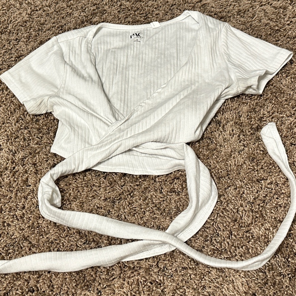 PacSun Pac Sun Cares Cropoed White Ribbed Wrap Short Sleeve Shirt Top sz S